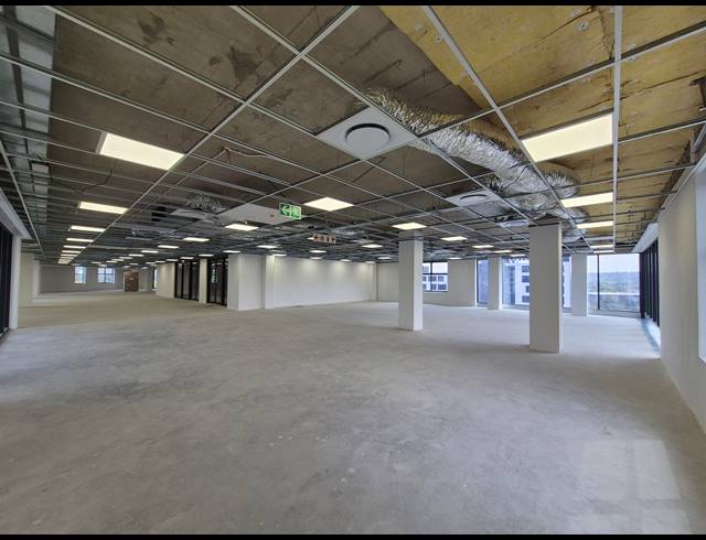 975M² OFFICE TO LET IN GLENADRIENNE EAST